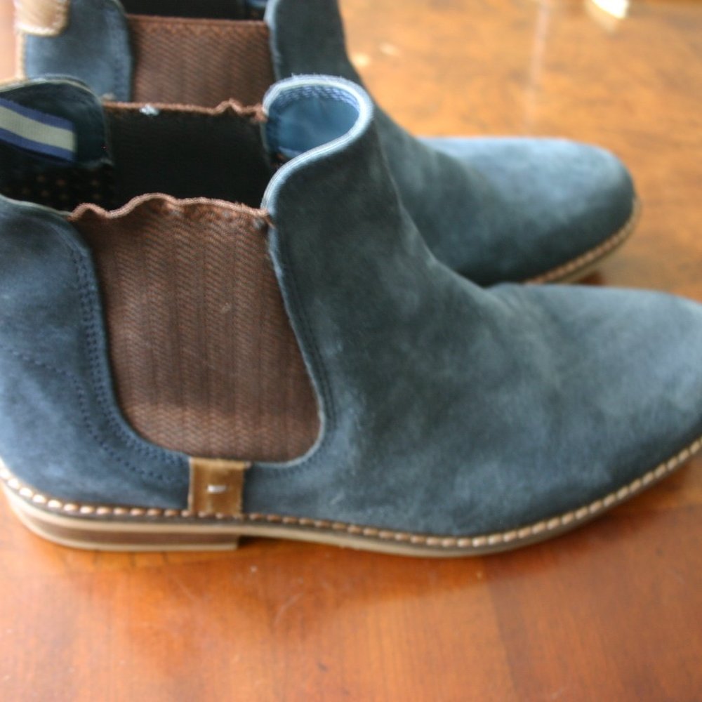 Steve Madden Leather Navy Suede Chelsea Boots